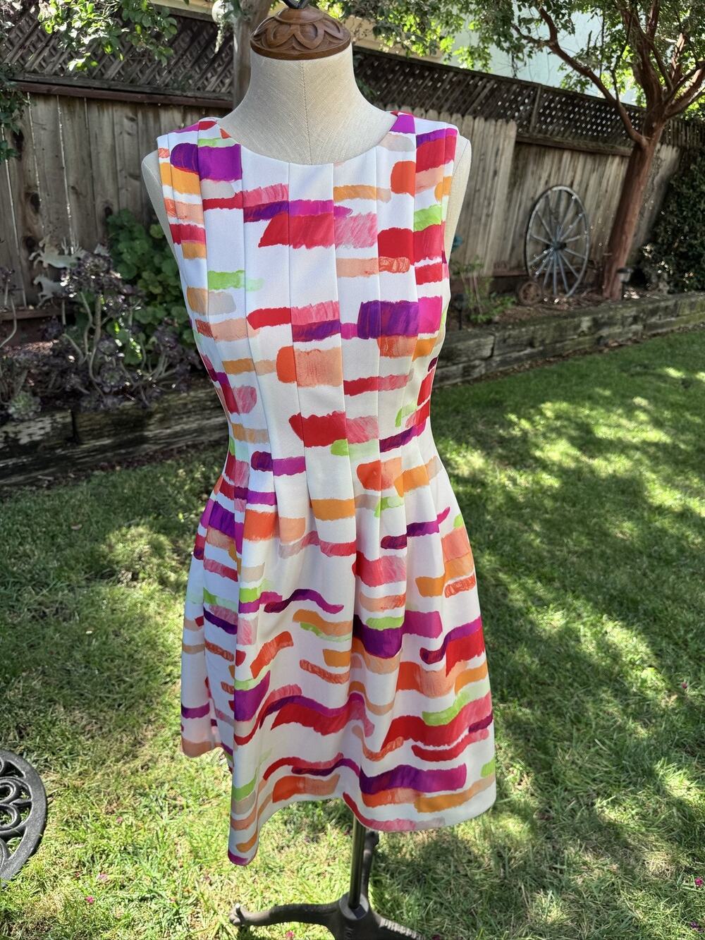 Vince Camuto Women's Size 6 A-Line Dress Sleeveless Round Neck Knee Length Solid